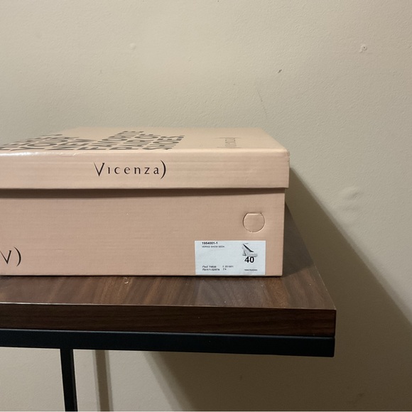 Vicenza fluted Mary Jane heels - Picture 4 of 4